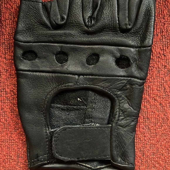 Motorcycle Riding Gloves - Picture 5 of 8